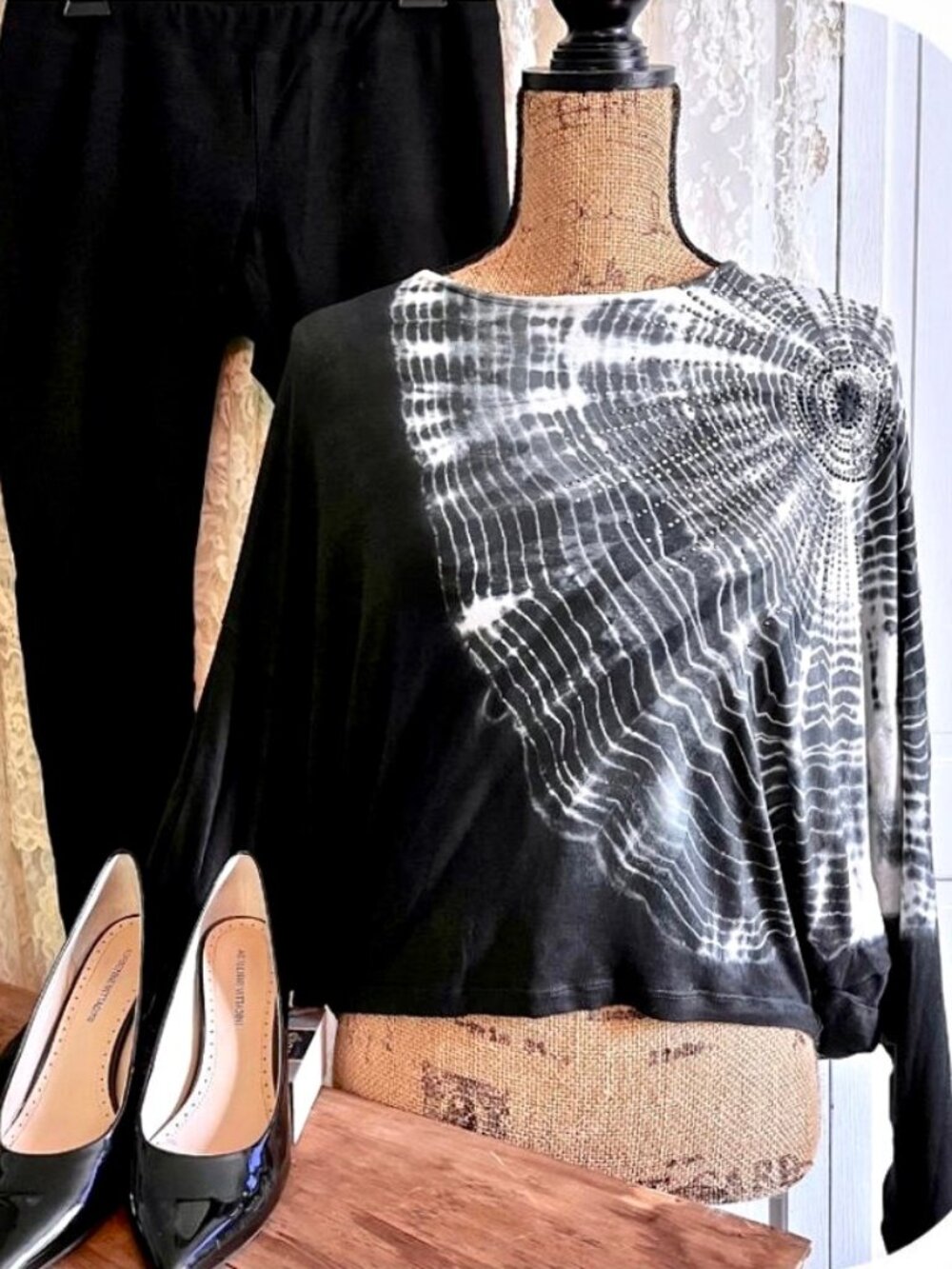 Casual Freedom "Itsy, Glitzy Spider" Black & White Rhinestone Slouchy Top Sz S